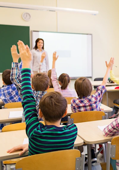 education gouv : des éleves dans une classe d'école